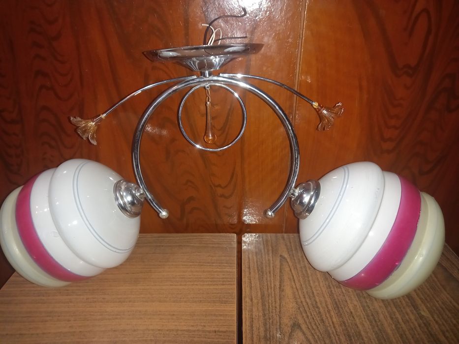 Vand corpuri de iluminat și diferite globuri de sticla