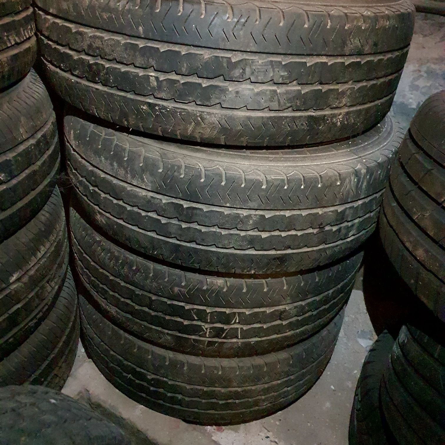 Гуми 4бр 215/65/16 с - 1бр  -89лв