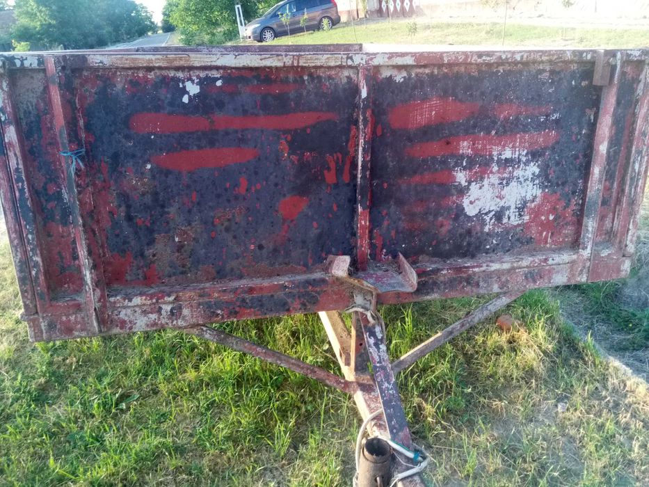 Vând o remorcă agricolă monoax și un plug reversibil cu două trupițe