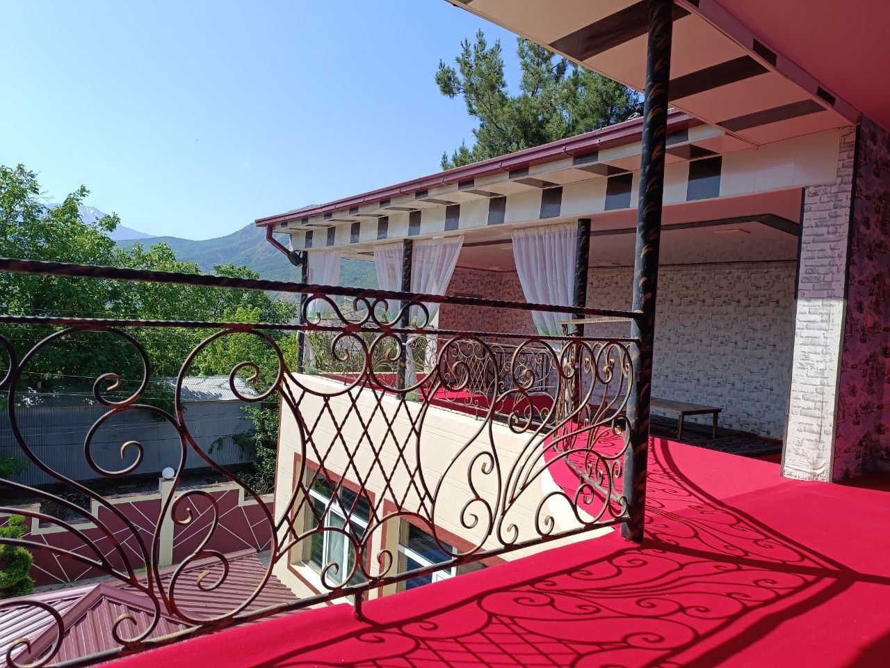 Dacha charvak bochka
