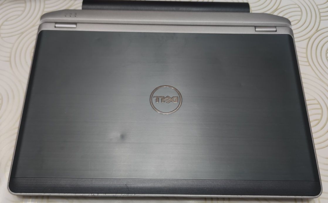 Лаптоп Dell latitude отлично работещ на ТОП ЦЕНА