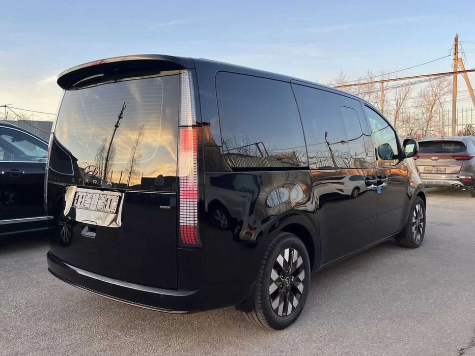 Hyundai Staria: Ваше путешествие по Узбекистану Качество Безопасность