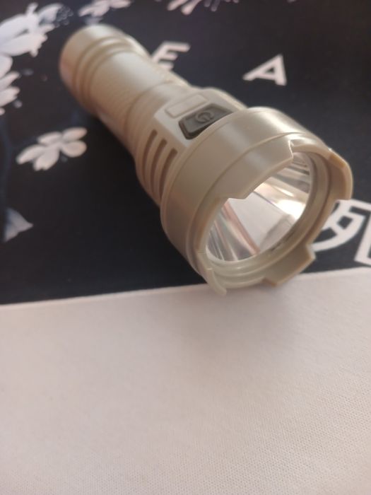 Фонарик очень мощный в хорошем состоянии