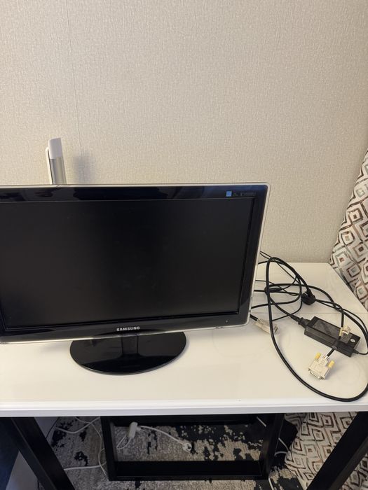 Монитор самсунг 5 тыс забирайте