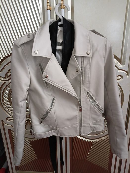 Кожа кастюм сотилади