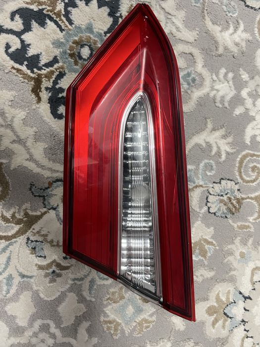 Toyota camry 70 задние стоп фары только правая сторана!!!