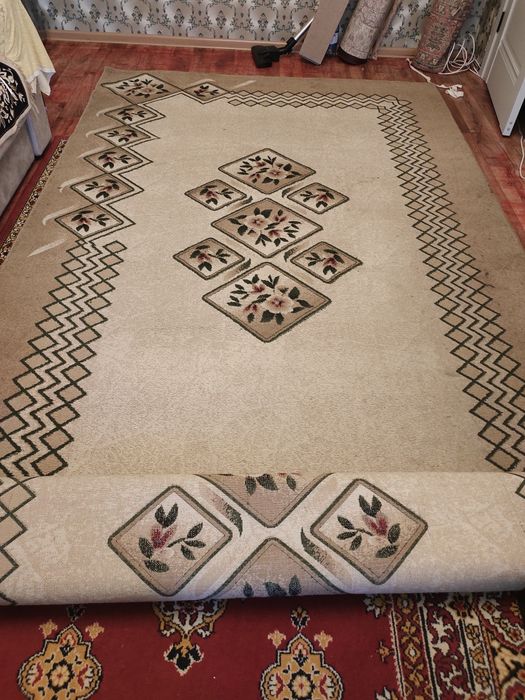 Продам ковёр 4х2