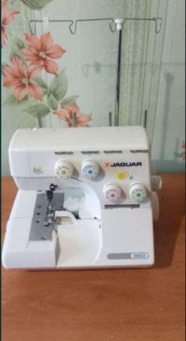 Продам оверлок JAGUAR