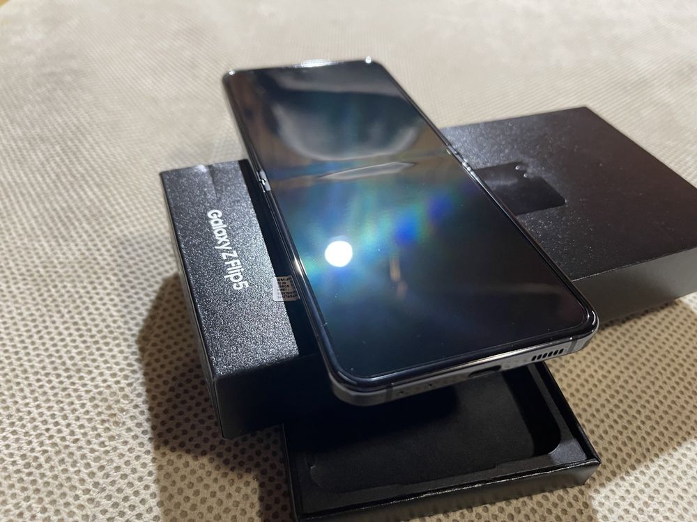 Samsung Galaxy Z Flip5 в гаранция