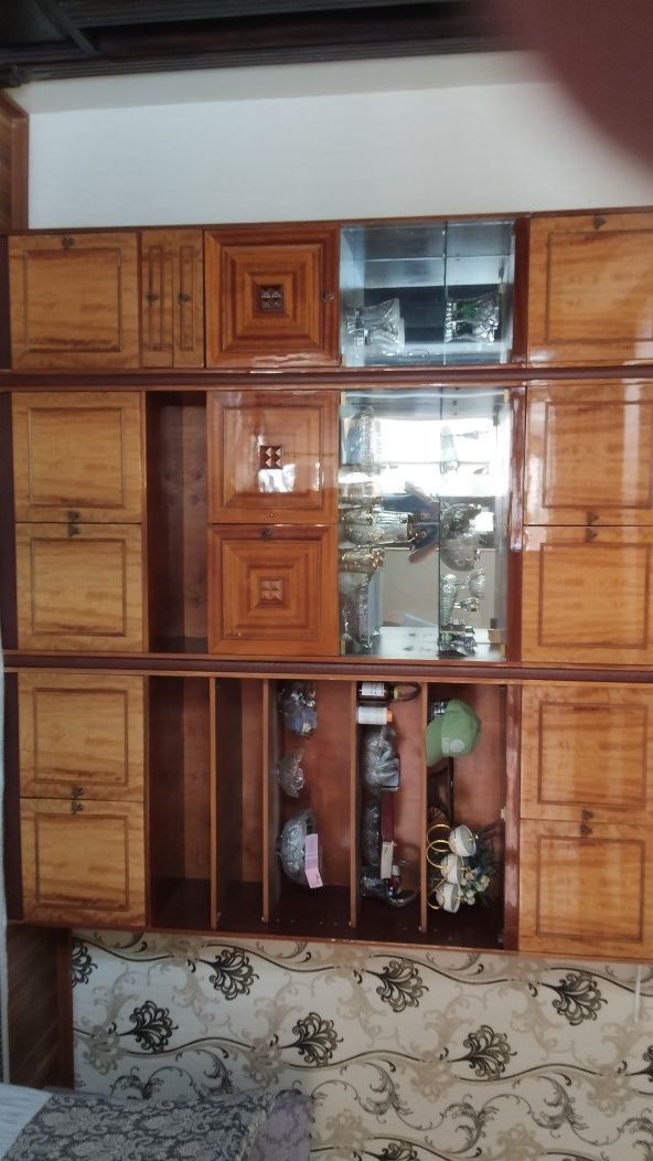 Продаётся сервант для гостиной.