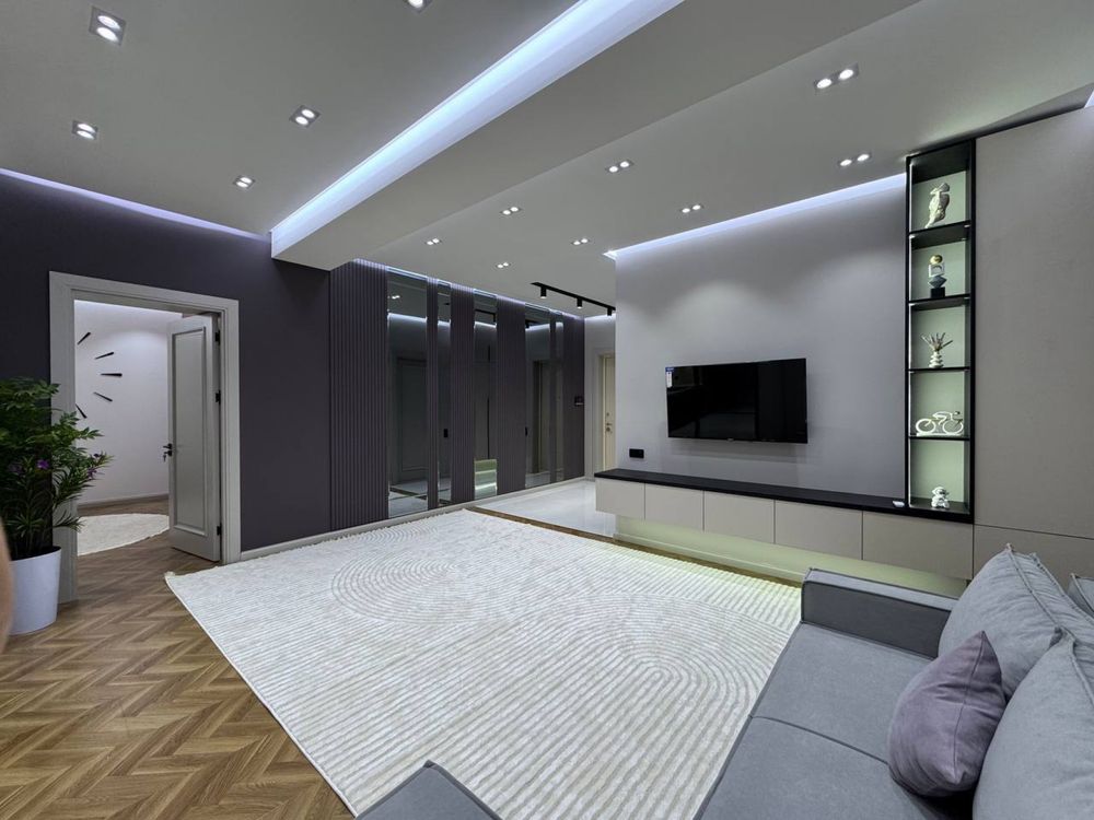 Srochno Sotiladi Oq saroy 3/3/8 yangi remont 87m2
