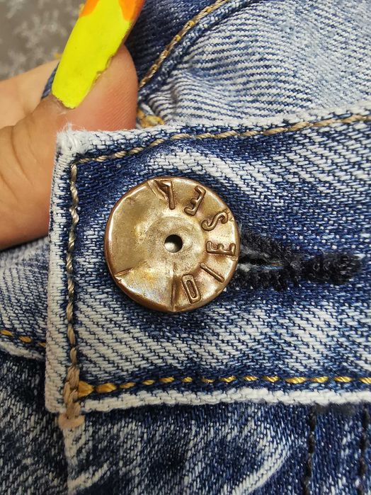 Blugi Diesel originali cu model pictat. Superbi!