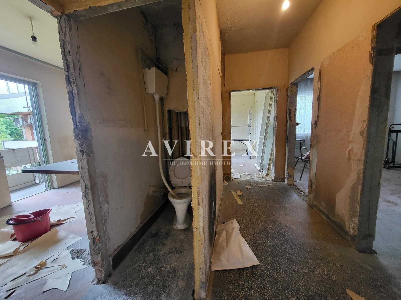 Тристаен апартамент в Христо Смирненски