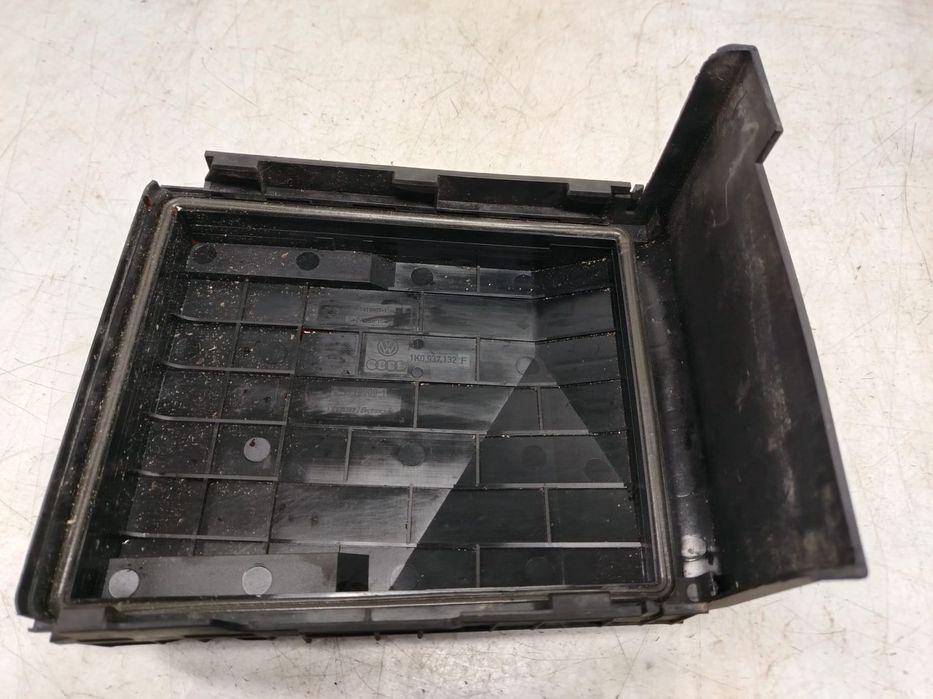 Capac panou sigurante 1k0937132f Volkswagen VW Passat B6 [2005 - 2010