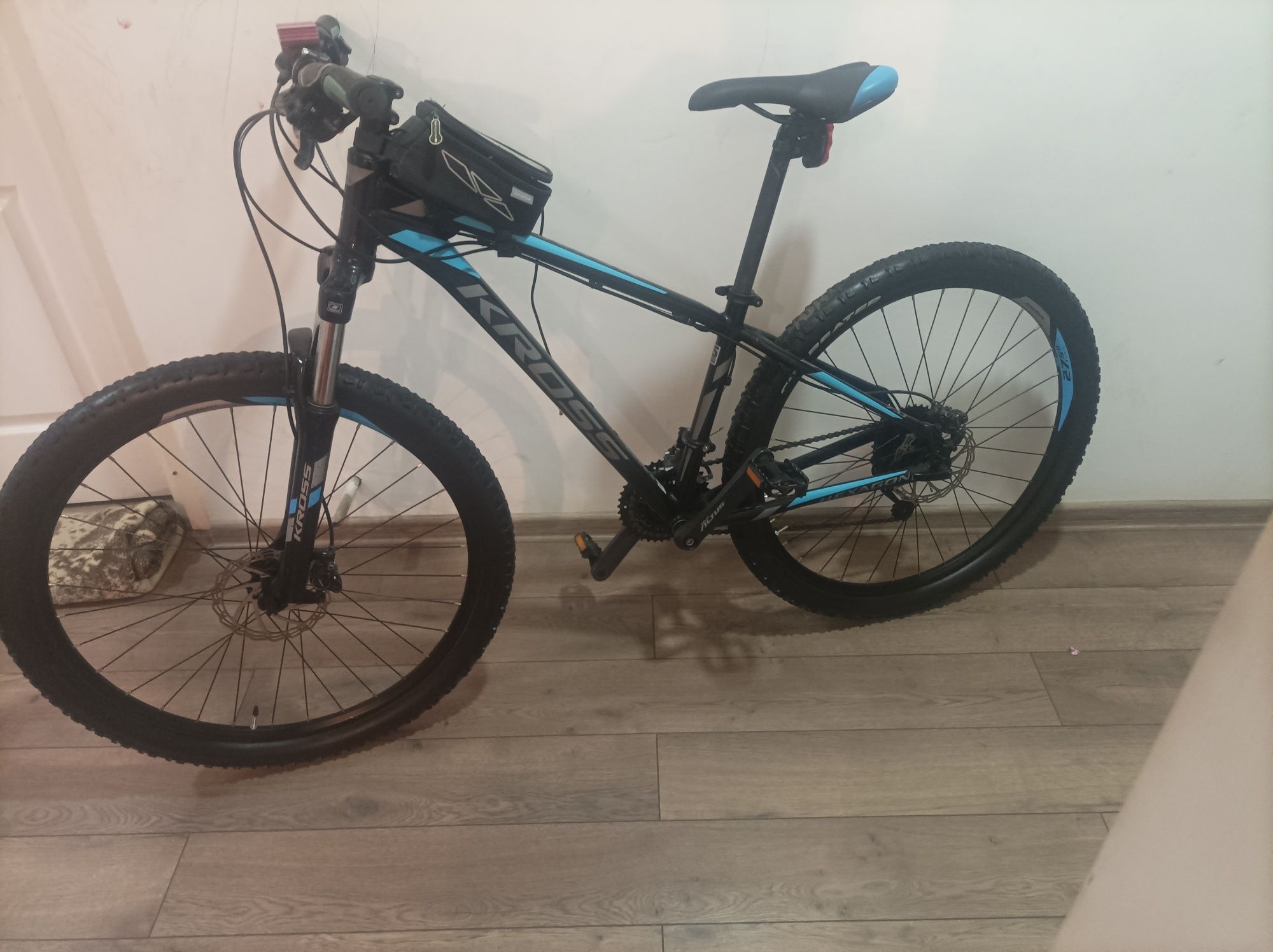 Kross Hexagon black-graphite blue glossy 2021