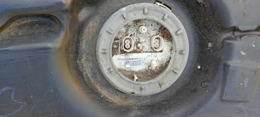 Резервоар с две помпи