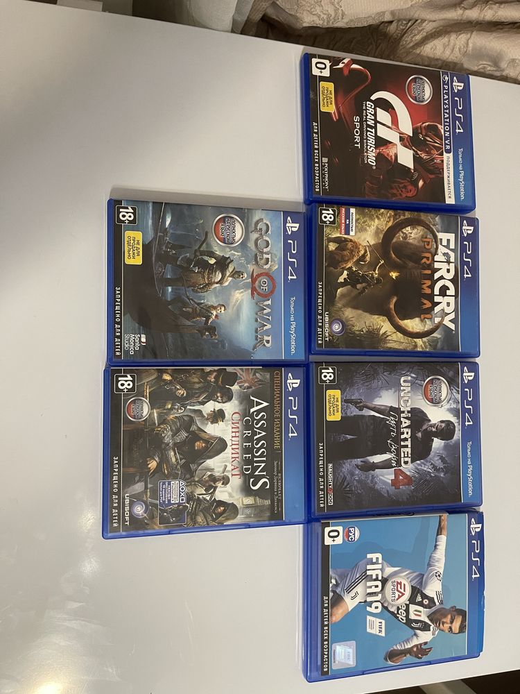 Продам PS4 в отличном состоянии с играми