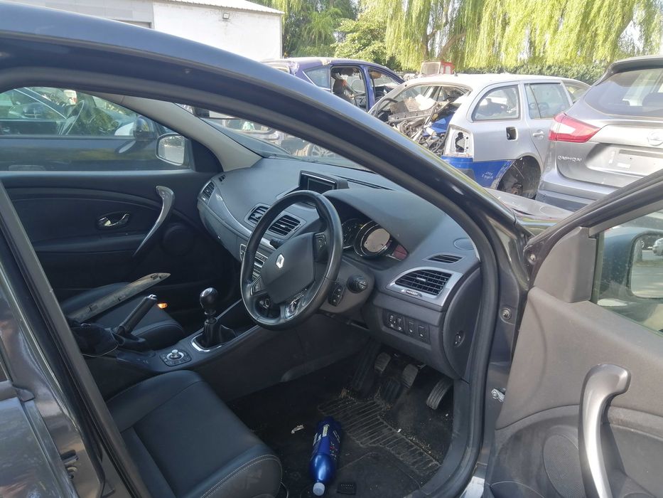 Dezmembram Renault Megane