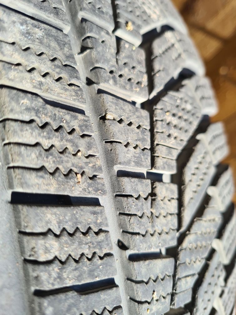 Anvelope iarna 235/45 R17 Nokian