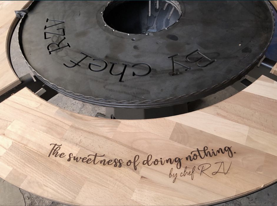 Plita pe lemne, cu roti, si husa impermeabila