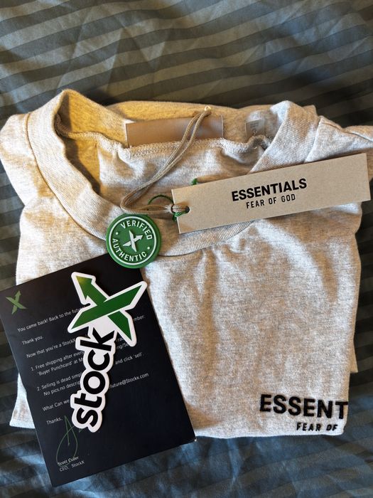 Светло сив Essentials летен екип (къси гащи и тениска)