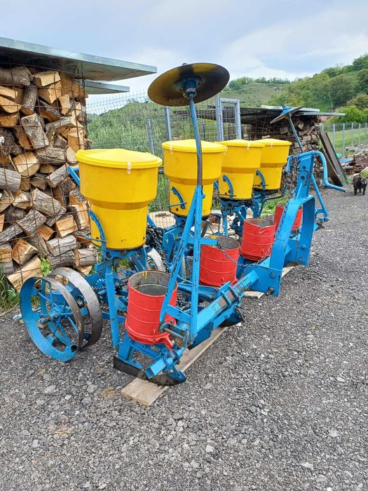 semanatoare de porumb pe 4 randuri mecanica cu fertilizare