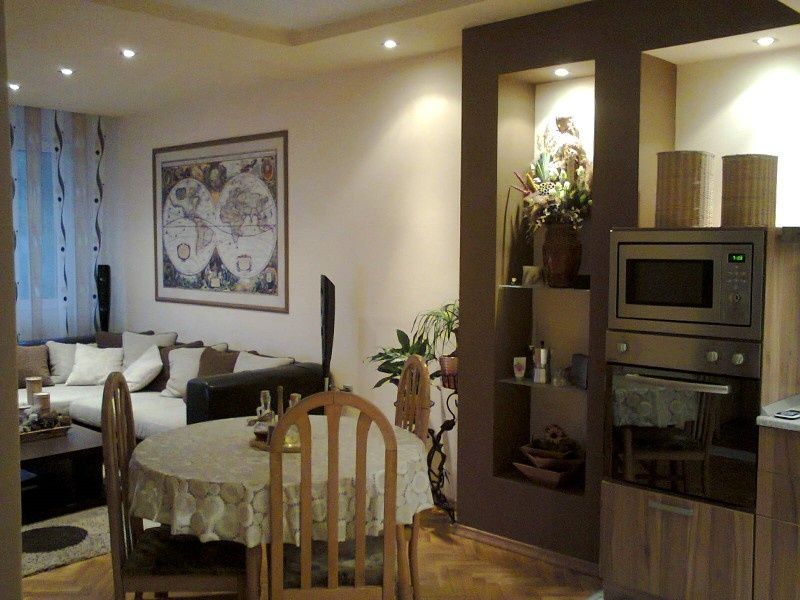 Дава се под наем Тристаен апартамент в Русе, Хъшове - 93 кв.м за 408 € - Снимка #3
