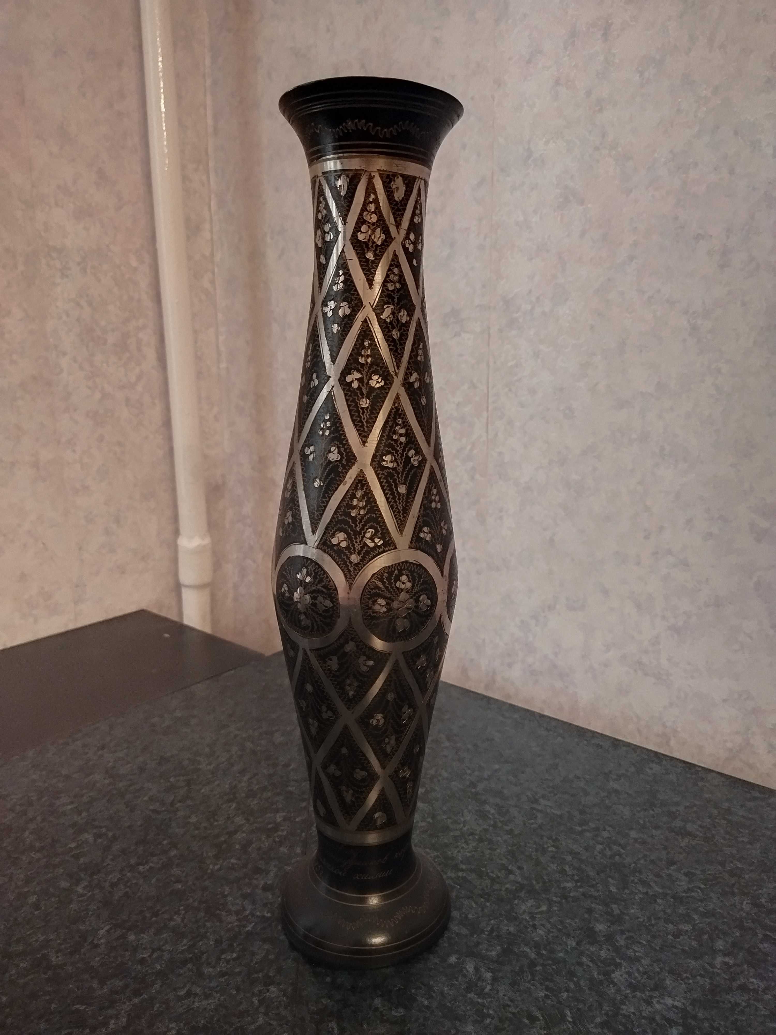 Вазы (Индия),латунь,советское время+сувенир "Катана" (Пекин),оригинал.