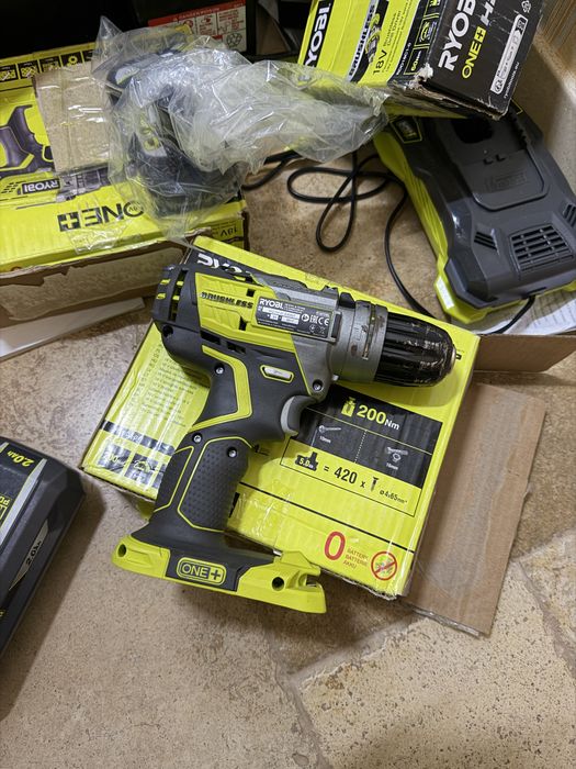 Masina de gaurit si insurubat 18V,  motor fara perii, 60Nm