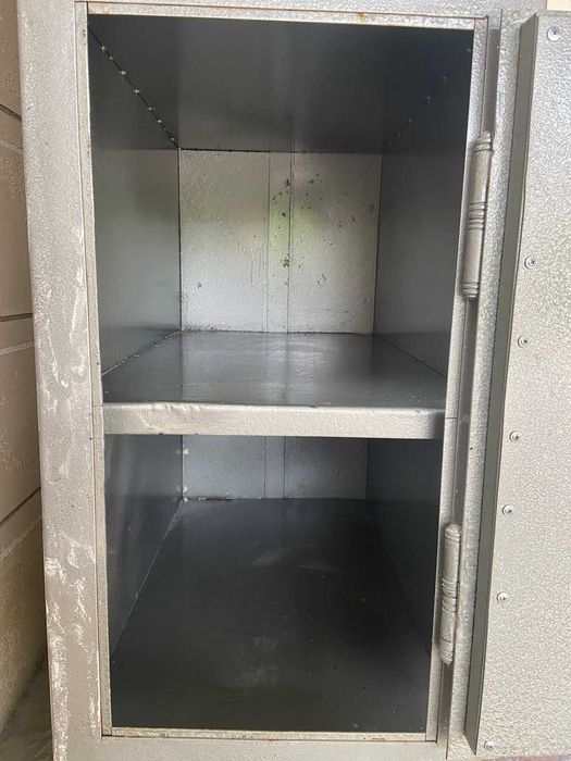 Трехкамерный офисный сейф