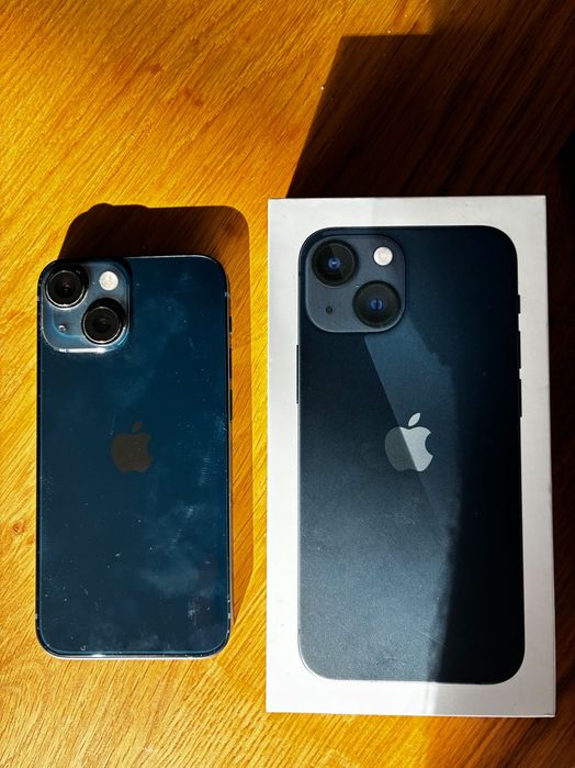 Айфон 13 мини и Айфон 11 в мнго състояние