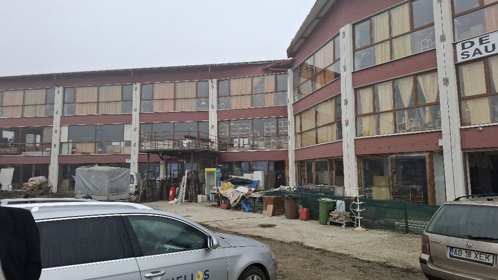 Vand sau inchiriere spatiu comercial plus teren