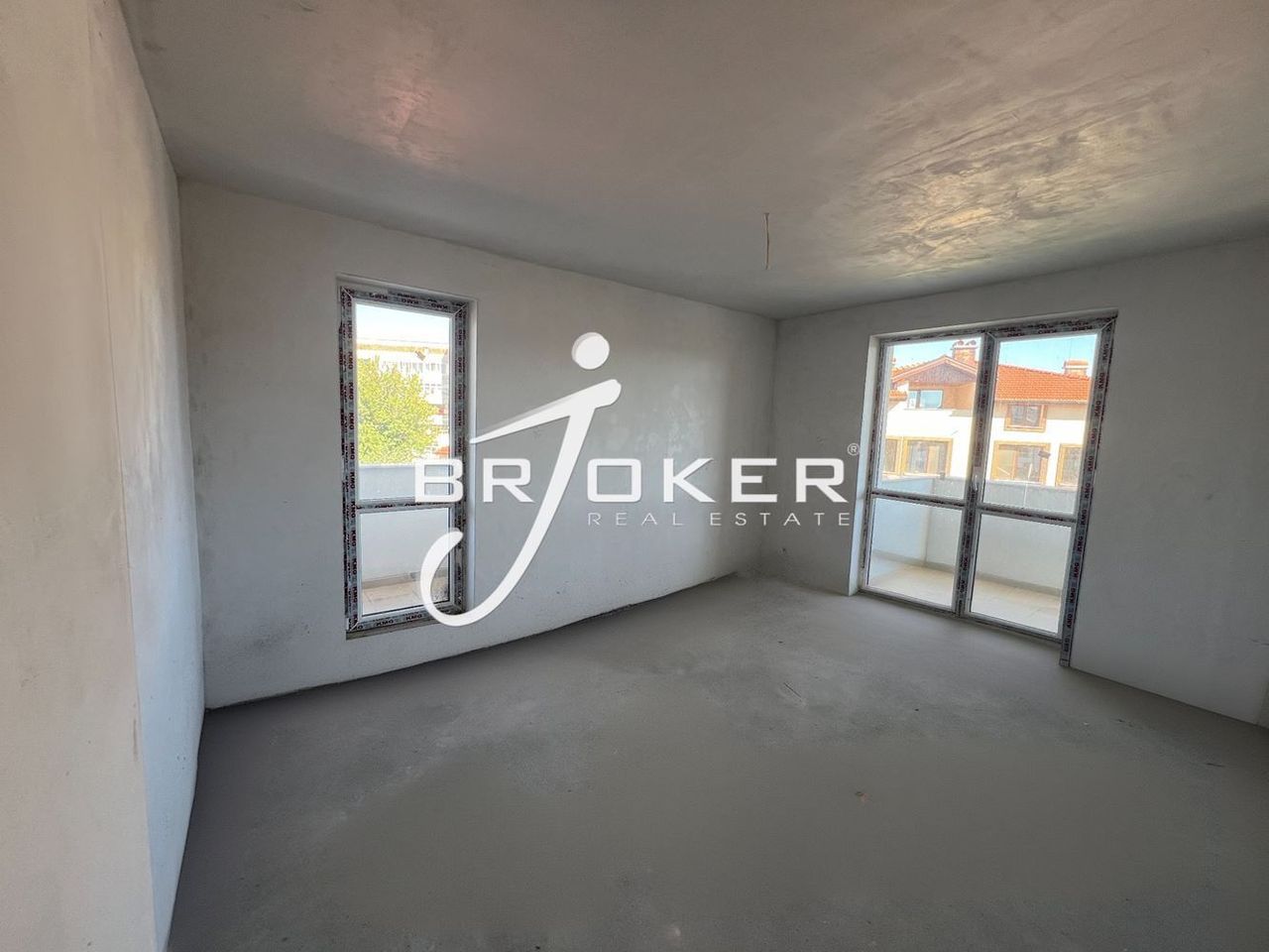 Продава се Тристаен апартамент в Кърджали, Център - 100 кв.м за 810 €/кв.м - Снимка #4