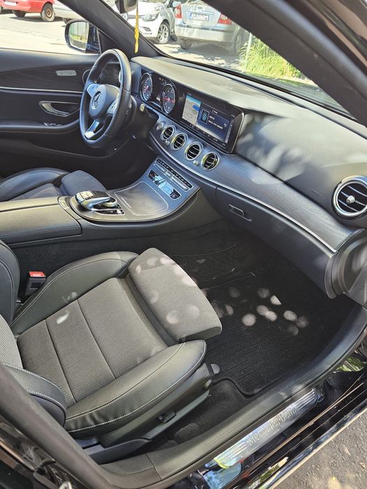 Vând Mercedes E Class