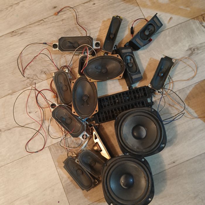 Динамики разные ЖК ТВ.