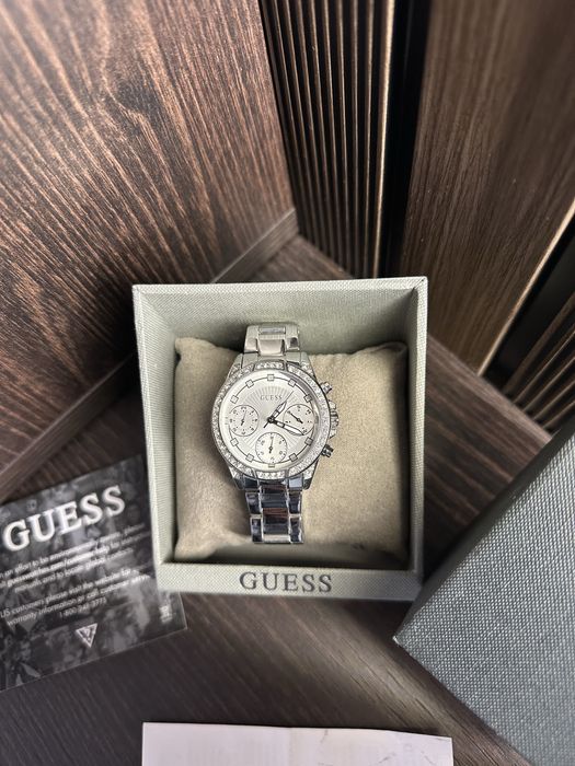 GUESS часовник