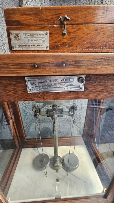 Balanta /Cantar bijuterie  de precizie anul 1950  funcțională !