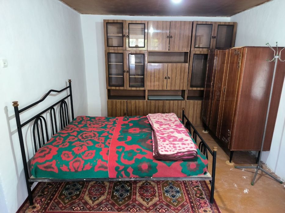 Зангиота ижарага 1 хонали ҳовли - жой 200  у. е. Срочно.