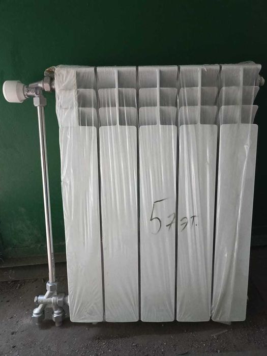 Продам белую 7-секционную биметаллическую батарею (в упаковке, новая)