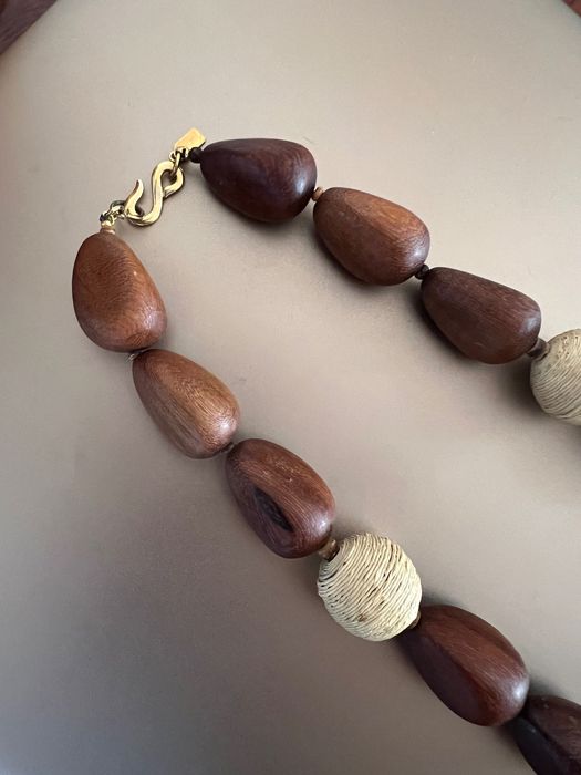 Kenneth Jay Lane дървено колие