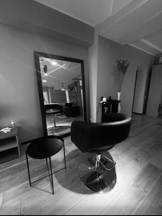 Зеркало , парикхмахерское кресло