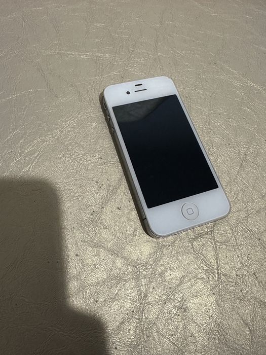 iPhone 4s в отличном состоянии