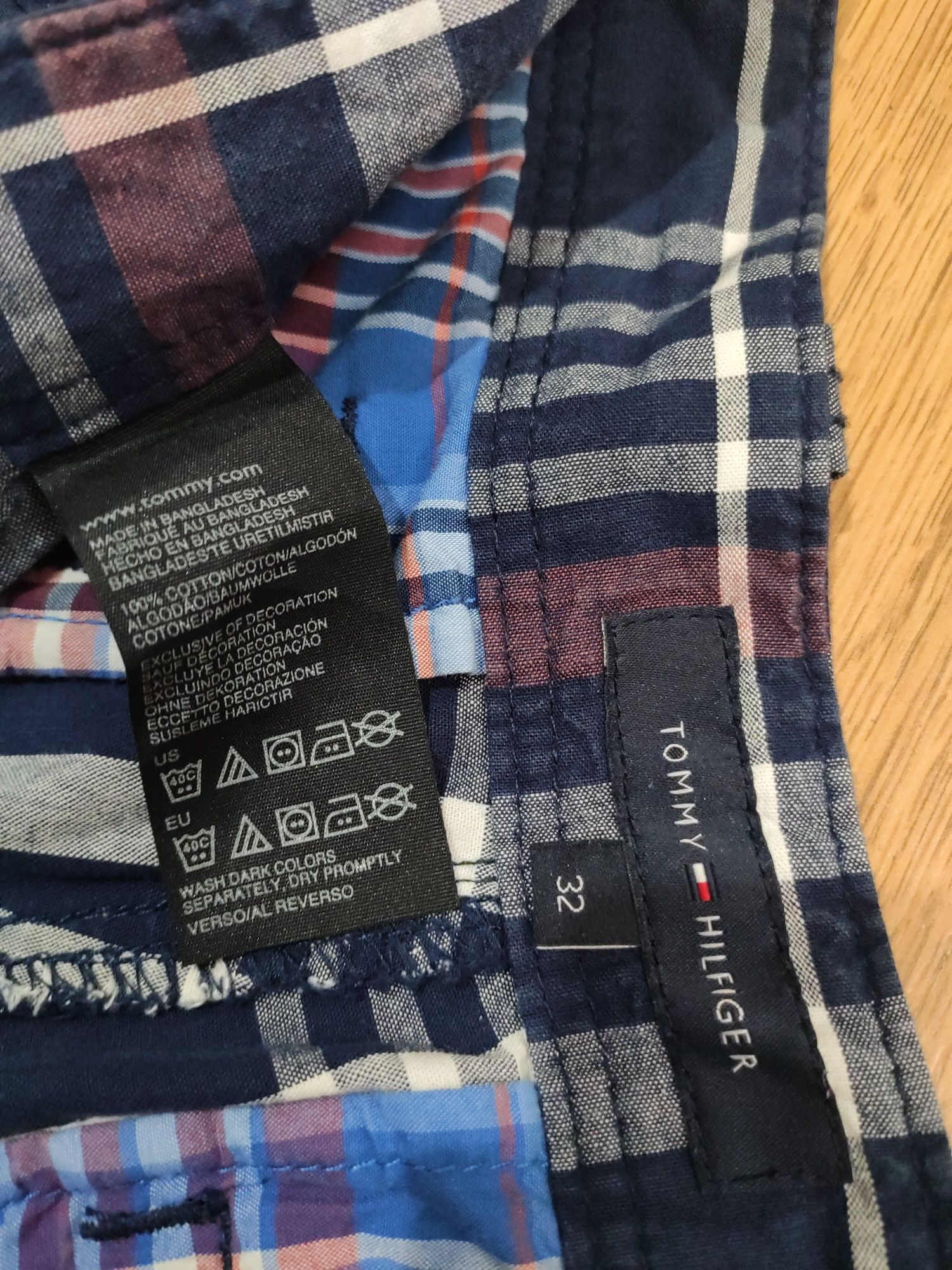 Pantaloni scurți Tommy Hilfiger mărimea 32 (M)