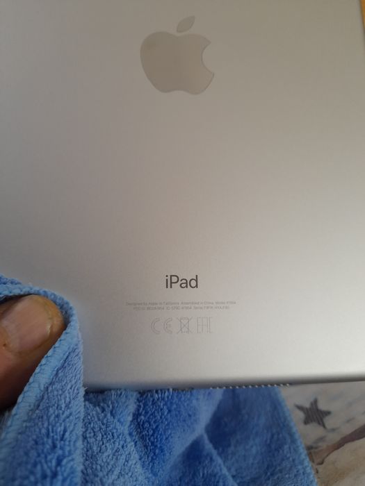 IPAD GEN 6nefolosit,wi-fi+celular