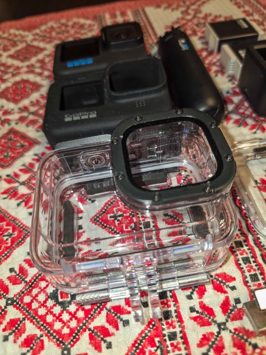 GoPro Hero 10 cu accesorii - utilizată