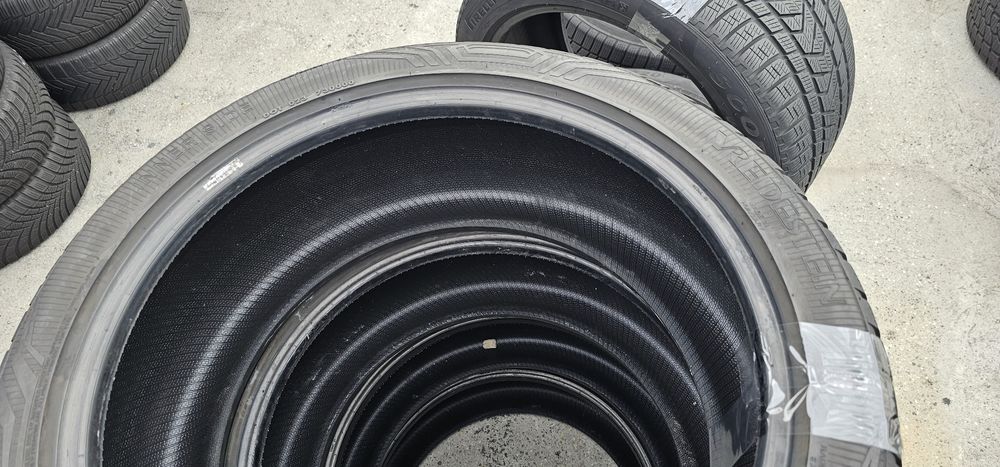 255 40 R 20 Vredestein iarna