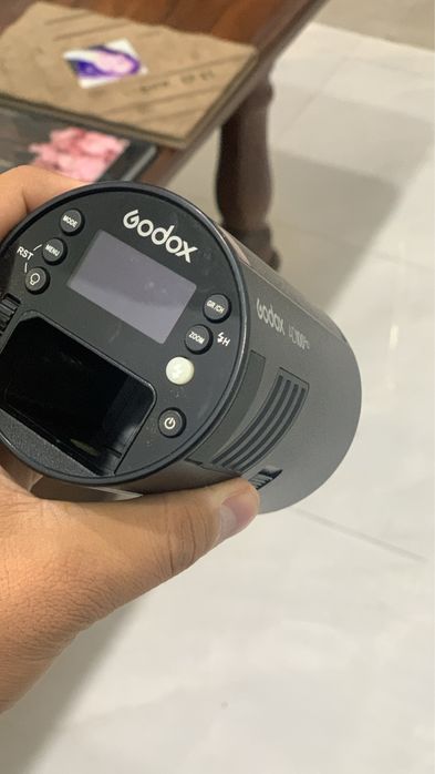 Godox Ad100 Sotiladi. holati yaxshi