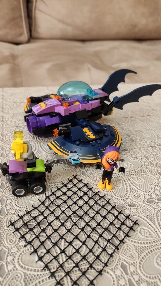 LEGO® DC Super Hero Girls Batgirl™ Преследване с Батджет 41230