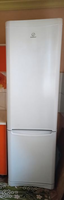 Холодильник Indesit