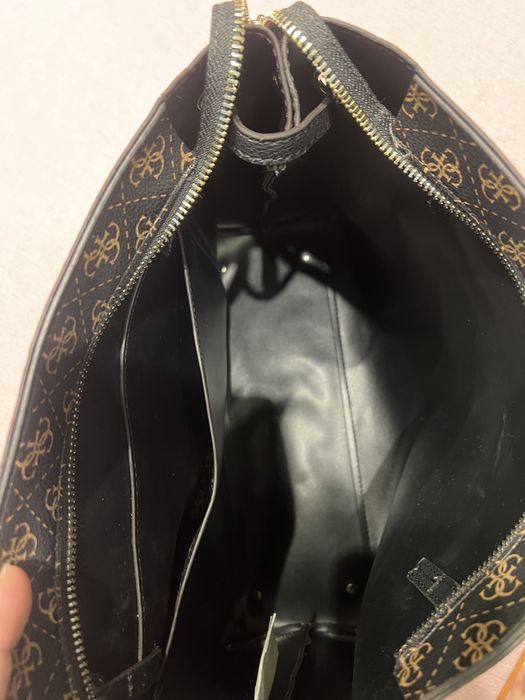 Дамска чанта ,,Guess”